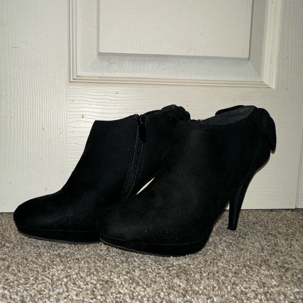 3 FOR $15❗️Black Heel Booties